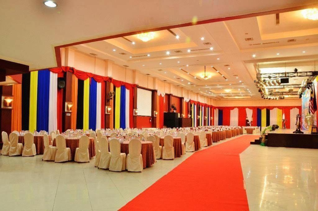 Hotel Tarakan Plaza Exterior foto
